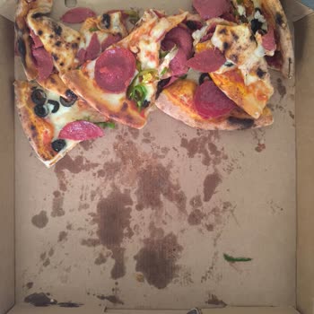 Dağılmış Pizza Ve İade Cevapsızlığı