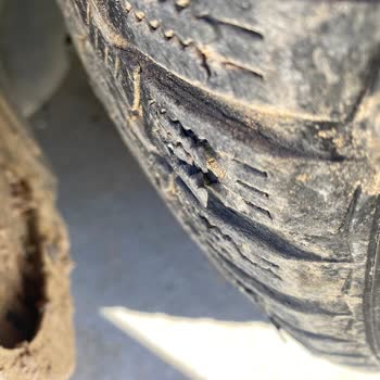 Laufenn Lastik Diş Kısımlarında Parça Parça, Pul Pul Kopmalar Meydana Geldiğini Gördüm