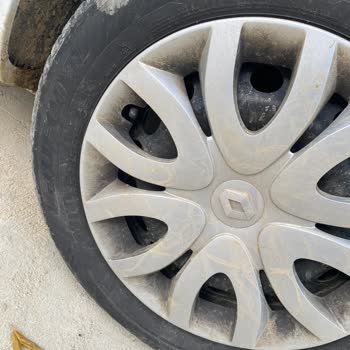 Laufenn Lastik Diş Kısımlarında Parça Parça, Pul Pul Kopmalar Meydana Geldiğini Gördüm