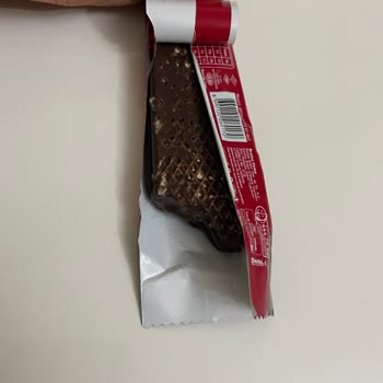 A101'de Satın Aldığım Gofretin Isırılmış Görünümü Ve İlgisiz Mağaza Tutumu