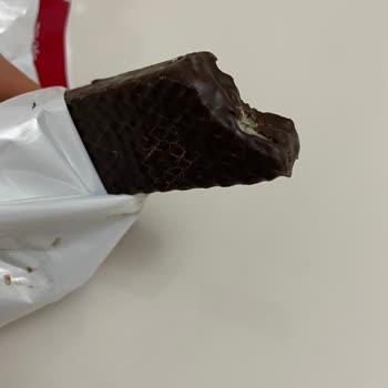 A101'de Satın Aldığım Gofretin Isırılmış Görünümü Ve İlgisiz Mağaza Tutumu