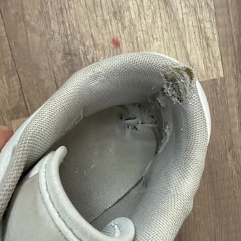 Adidas Ayakkabıda Kısa Sürede Tabanda Göçme, İade Veya Değişim Talebi