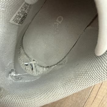 Adidas Ayakkabıda Kısa Sürede Tabanda Göçme, İade Veya Değişim Talebi