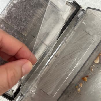 Grundig Robot Süpürge Toz Haznesi Ve Mop Aparatı Kırıldı, Yardım Bekleniyor