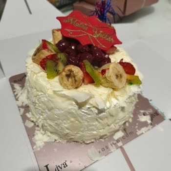 Yılbaşı Pastası Yanlış, Bayat Ve Geç Teslim Edildi; Verilen Söz Tutulmadı