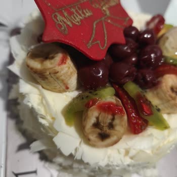 Yılbaşı Pastası Yanlış, Bayat Ve Geç Teslim Edildi; Verilen Söz Tutulmadı