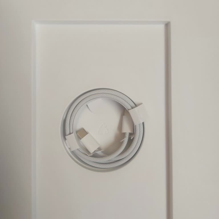 Adaptör Eksikliği Ve Ek Ücret Şikayeti