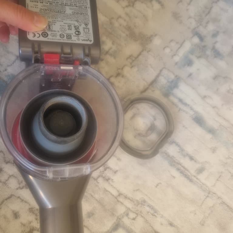 Dyson V8 Toz Haznesi Kapağı Açıldı Garanti Kapsamında Ücretsiz Onarım Talebi