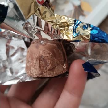 Senfoni Fındıklı Kremalı Çikolatanın Rengi Beyaz, Bozulma Şüphesi Ve Çözüm Talebi