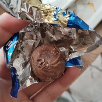 Senfoni Fındıklı Kremalı Çikolatanın Rengi Beyaz, Bozulma Şüphesi Ve Çözüm Talebi