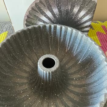 Emsan Mutfak Kek Kalıbından Metal Akıntısı