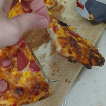 Pizzada Bulunan İp Çocuk Sağlığına Tehdit