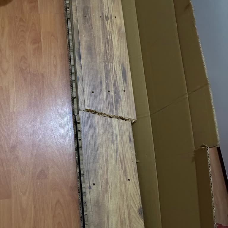 Kırık Gelen Kitaplık, Satıcıdan Yanıt Gelmedi Ve Ücret İadesi İsteniyor