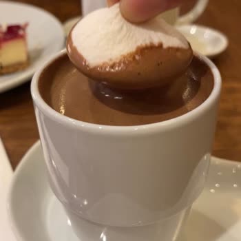 Kahve Dünyası Yanıltıcı İnfluencer Reklamı Ve Bayat Ürünler Nedenli Nişantaşı Şubesinde Mağduriyet