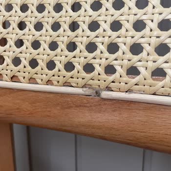 Açıkta Çivi Ve Defolu Sandalyeler Güvenliğimizi Tehdit Ediyor