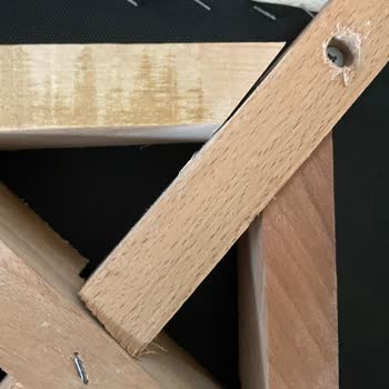 Açıkta Çivi Ve Defolu Sandalyeler Güvenliğimizi Tehdit Ediyor