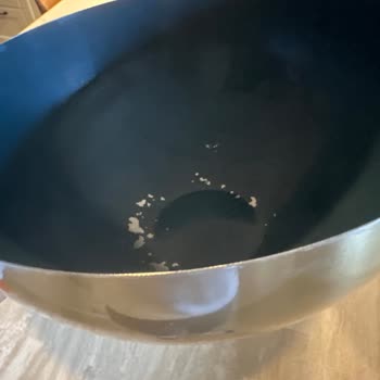 Jumbo Çelik Salata Kabında İç Kaplama Dökülmesi Sağlık Riski Yaratıyor