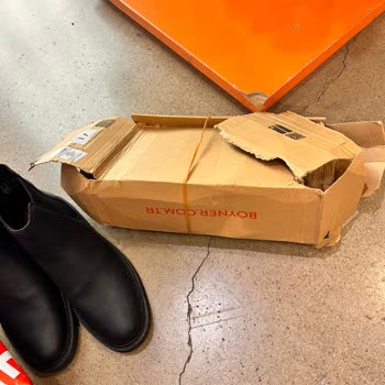 Boyner Panora'da Parçalanmış Kutuda Gelen Clarks Botu