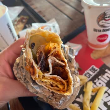 Usta Dönerci AVM Şubesinde Kuru Ve Bayat Tavuk Döner
