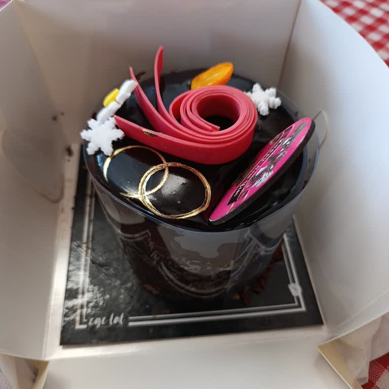 901 TL Ödeyip 715 TL Değerindeki Pastayı Aldım 186 TL Farkın İadesi Gerekiyor