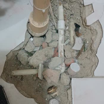 Türk Telekom Altyapı Çalışması Nedeniyle Daire Önündeki Fayans Ve Su Tesisatı Hasarı