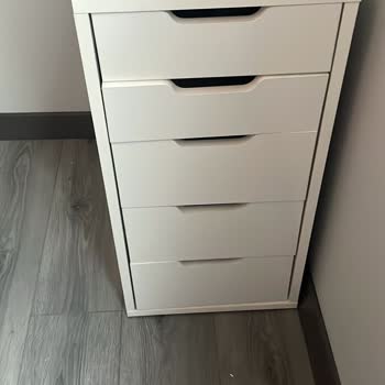 Paslı Ayaklar Ve Kalitesiz Çekmece Mekanizmasıyla Ayıplı Çalışma Masası