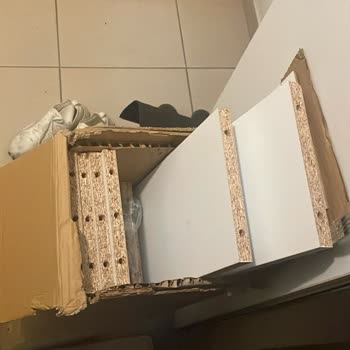 Teslim Edilen Kitaplık Kırık Ve Eksik, Koçtaş’tan Cevap Yok