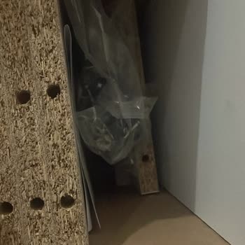 Teslim Edilen Kitaplık Kırık Ve Eksik, Koçtaş’tan Cevap Yok