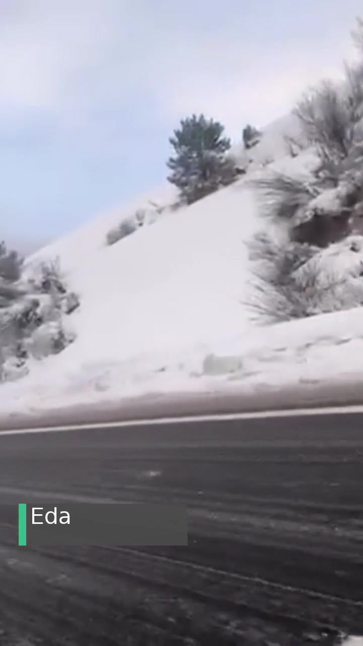 Karayolları Hizmet Ettiğini Söylüyor Bir Tane Kar Küreme Aracı Yok! videonun kapak resmi