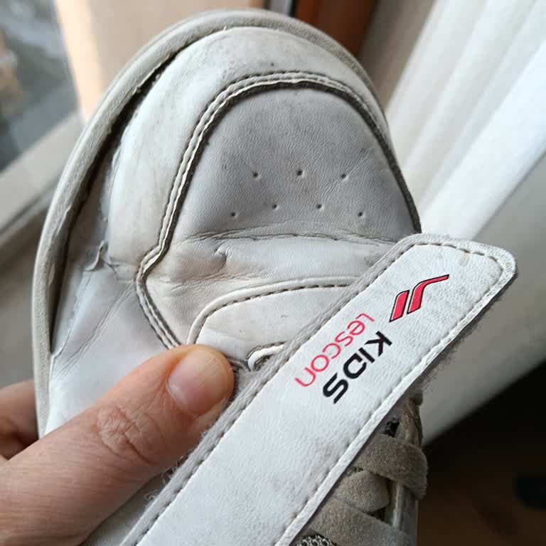 Kısa Sürede Açılan Lescon Çocuk Ayakkabısına İade Talebi