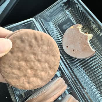 Ülker Halley’de Bayat Çikolata Ve Sert Marshmallow