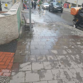 Karabağlar Tanju Okan Çocuk Parkındaki Su Patlaması Parkı Kullanılamaz Hale Getiriyor