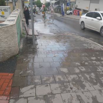 Karabağlar Tanju Okan Çocuk Parkındaki Su Patlaması Parkı Kullanılamaz Hale Getiriyor