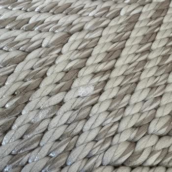 İlk Süpürmede İplik Atan Halı İçin Tam İade Talebi