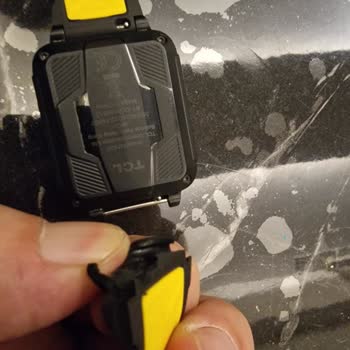 TCL Telefon Saatin Kordonu Kısa Süreli Ve Normal Kullanımımıza Rağmen Yırtıldı