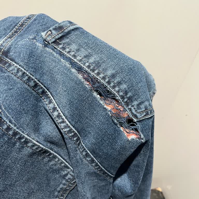 Mavi Mağazasında Yırtık Pantolonun Değişimi Yıkanmadan Reddedildi