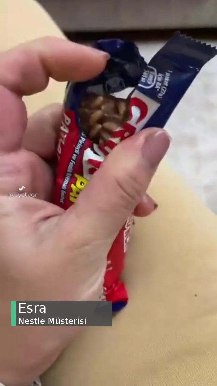 Nestle Crunch Çikolata Yarım! videonun kapak resmi