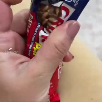 Nestle Crunch Çikolata Yarım!