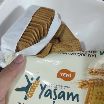 BİM'den Küflü Bisküvi Ve Sağlık Endişesi