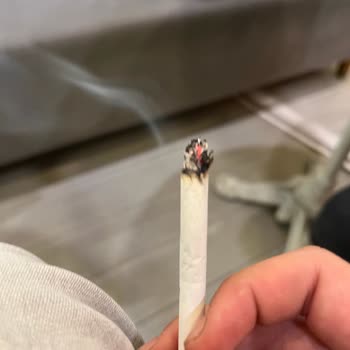 Parlement Night Blue Sigara Paketlerinde Kömür Benzeri Yabancı Maddeler