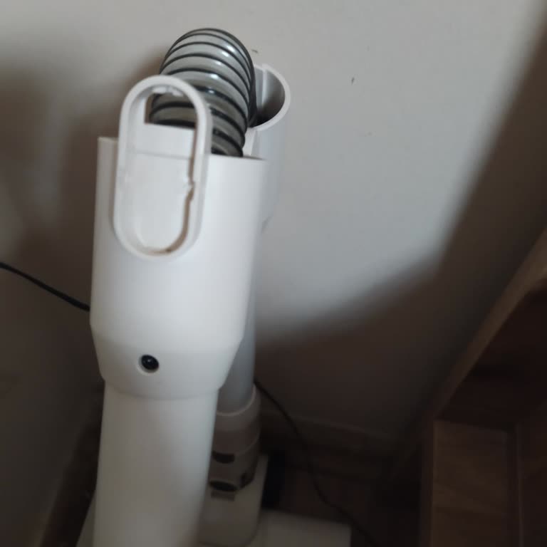 Sinbo Şarjlı Süpürge Kilit Parçasının Kırılması Ve Performans Sorunu