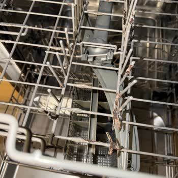 Frankeden Paslanan Raflar Ve Kırık Çatal Bıçak Sepeti İçin Ücretsiz Parça Sağlanması