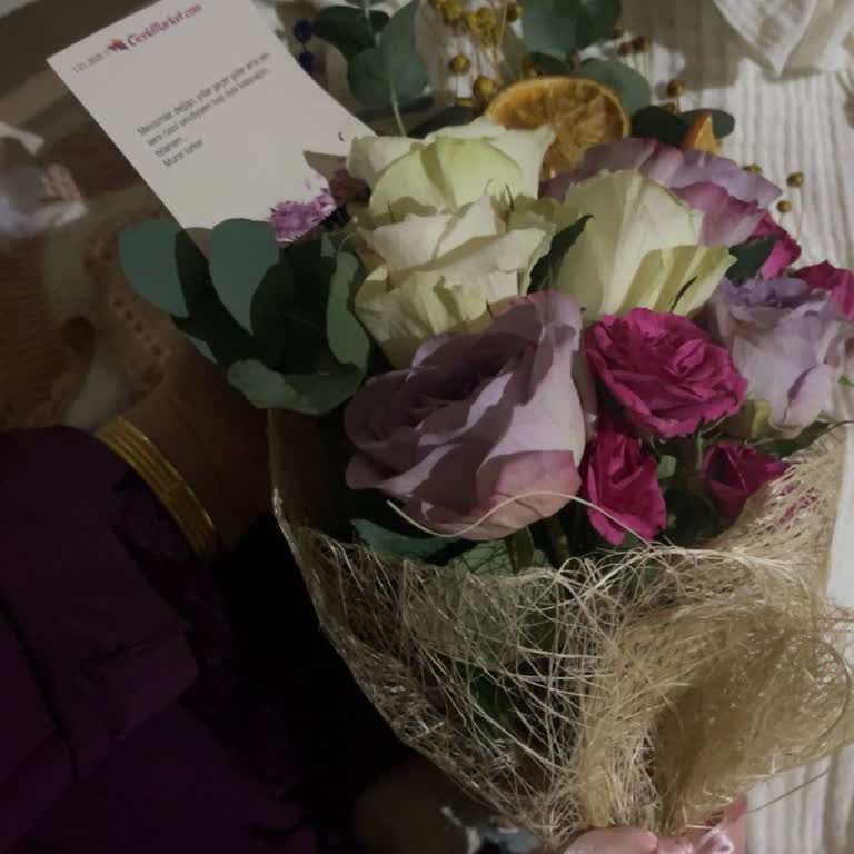 Görseldeki Bukete Uymayan Kalitesiz Çiçek Ve Çözüm Sunulmayan Müşteri Hizmetleri