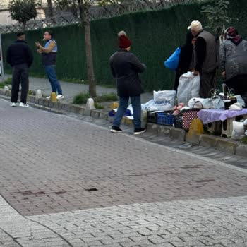 Avcılar Belediyesi Avcılar’da Seyyar Satıcıların Denetimsiz Satışı Ve Çöp Sorunu