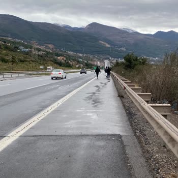 Gökbey Seyahat Arızalı Ve Hijyenik Olmayan Otobüste Sigara İçen Şoförler Yolcuları Yolda Bıraktı