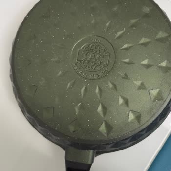 Taç Bella Döküm Tava Kabarması Ve Dökülmesi Sağlık Tehdidi