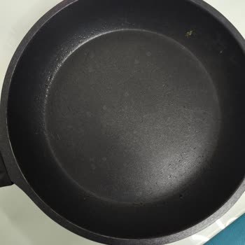 Taç Bella Döküm Tava Kabarması Ve Dökülmesi Sağlık Tehdidi