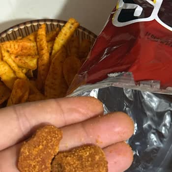 Patos Rolls Cipsinde Sert Baharat Parçacıkları Diş Sağlığını Tehlikeye Atıyor