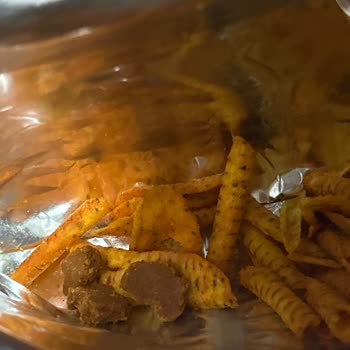 Patos Rolls Cipsinde Sert Baharat Parçacıkları Diş Sağlığını Tehlikeye Atıyor