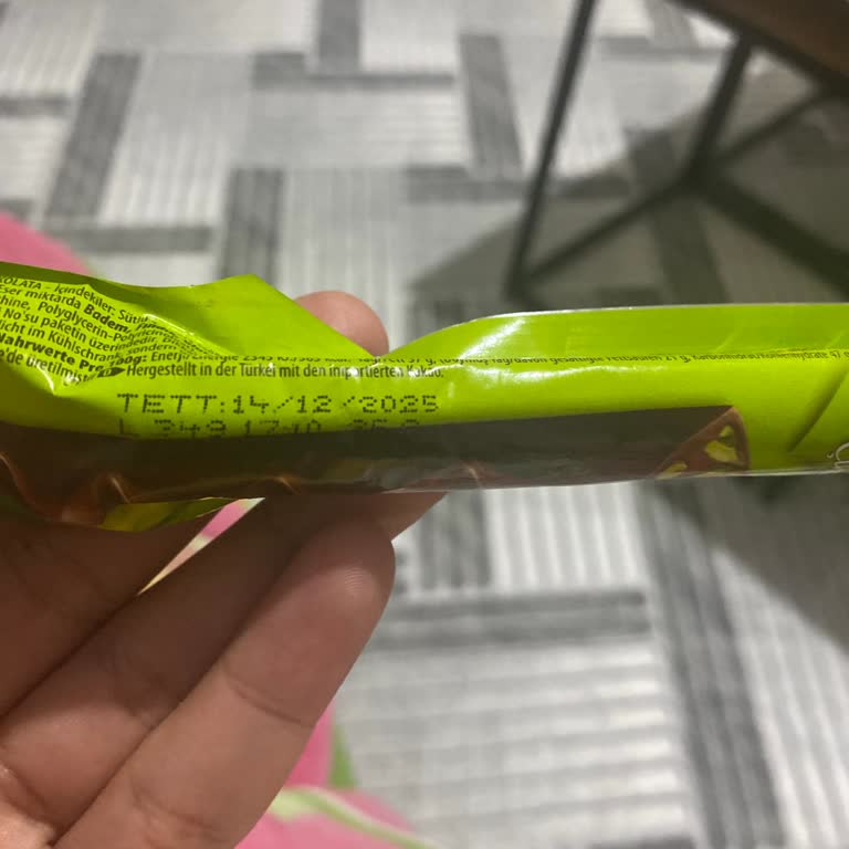 Tüketim Tarihi Geçmemiş Çikolatanın Renk Solması Ve Tat Bozukluğu